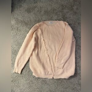 Rumored Sweater with diagonal buttons. Peach pink color. Size L.